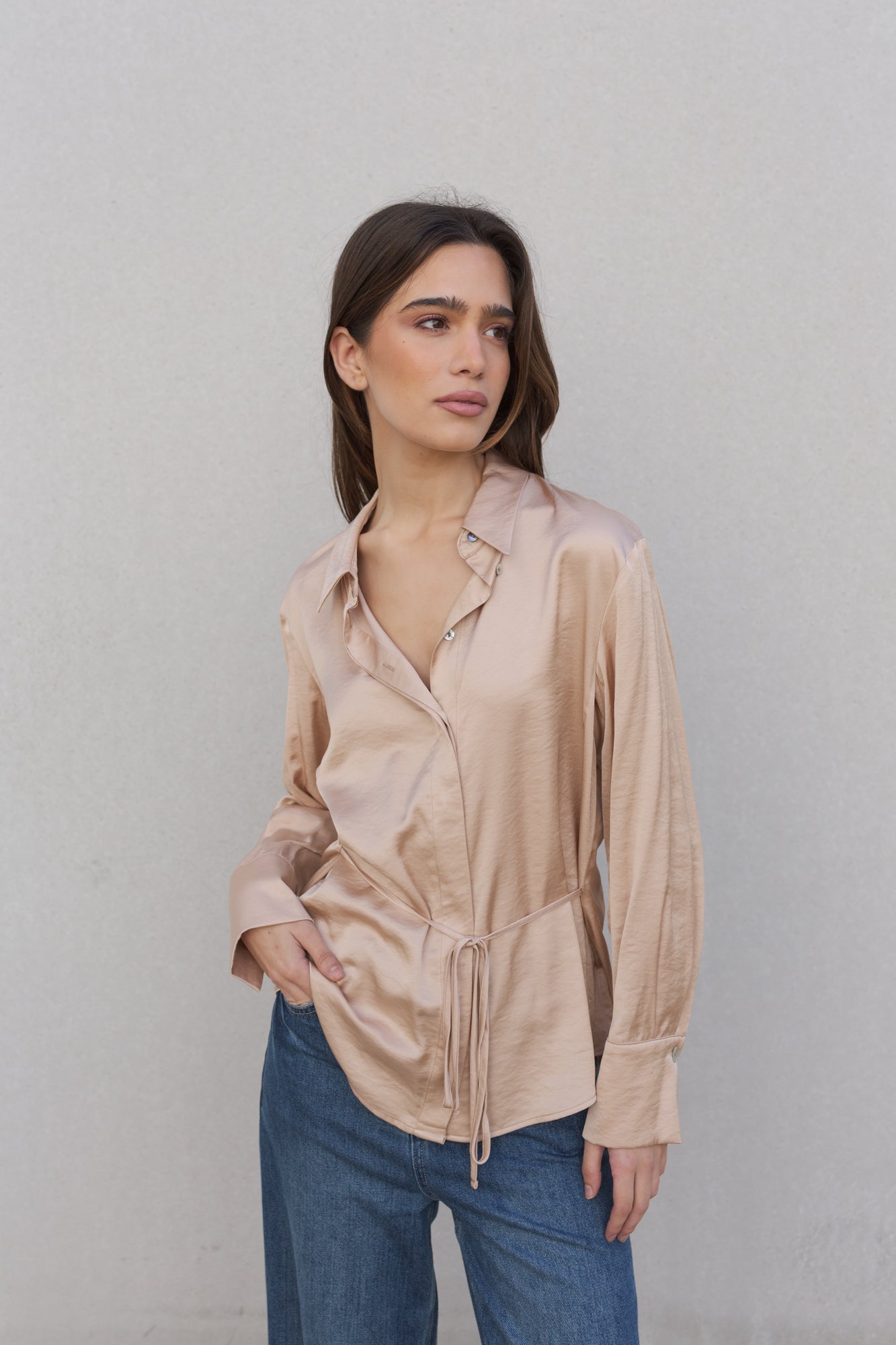 Blusa Satinada con Cinturon